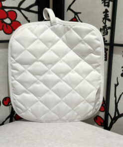 Quilted customizable pot holder.